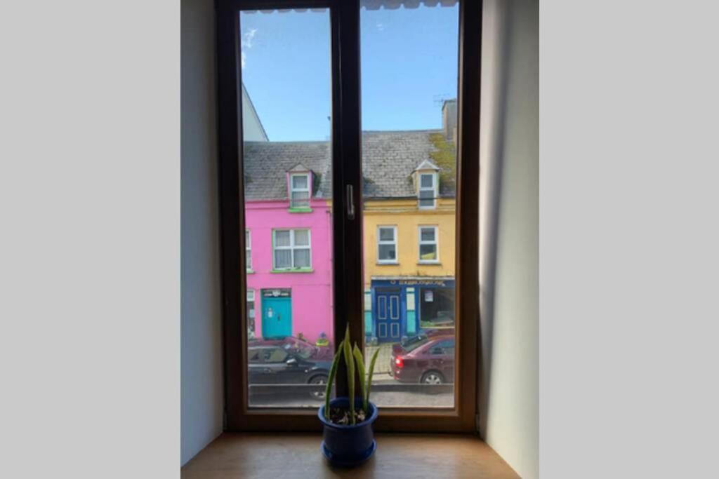 Centre Of Dingle Town - Luxury Holiday Apartment Екстериор снимка
